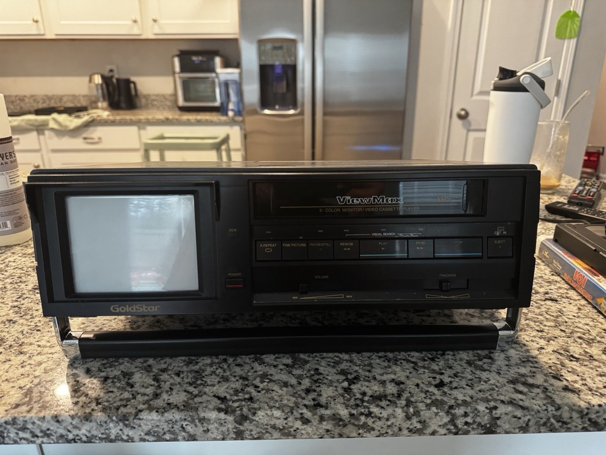 Goldstar Viewmax GVT-9100M Portable VCR 5-inch Color Monitor Combo