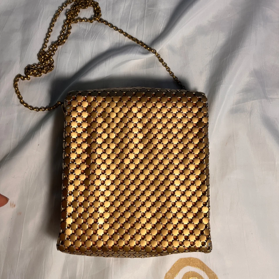 Bolso de noche vintage de malla dorada antiguo Whiting & Davis 5"x6" Foto 3 de 4