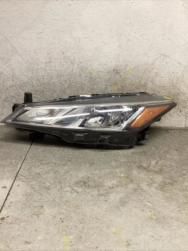 2021-2025 NISSAN KICKS LEFT LH DRIVER SIDE HEADLIGHT OEM HALOGEN 260605R00A