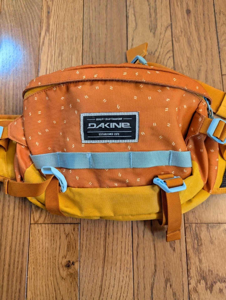 Dakine Hot Laps 2L Bolsa de Cintura para Bicicleta Desierto Sol Naranja Paquete de Hidratación (Sin Vejiga) Foto 2 de 4