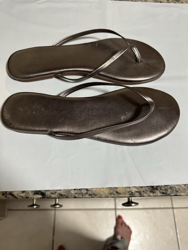 Sandalias de tanga de peltre Yosi Samra talla 8 usadas. - Imagen 5 de 9