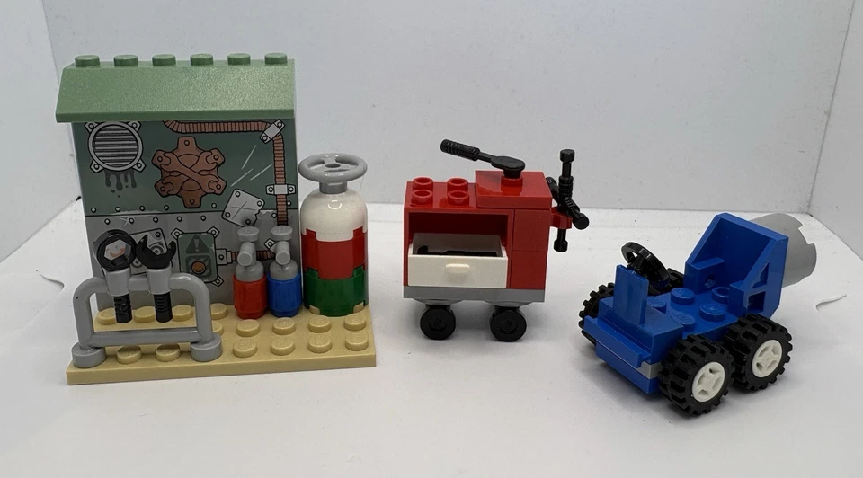 The LEGO Movie 2 70821 Emmet and Benny Build and Fix Workshop Complete Retired - image 3 of 4