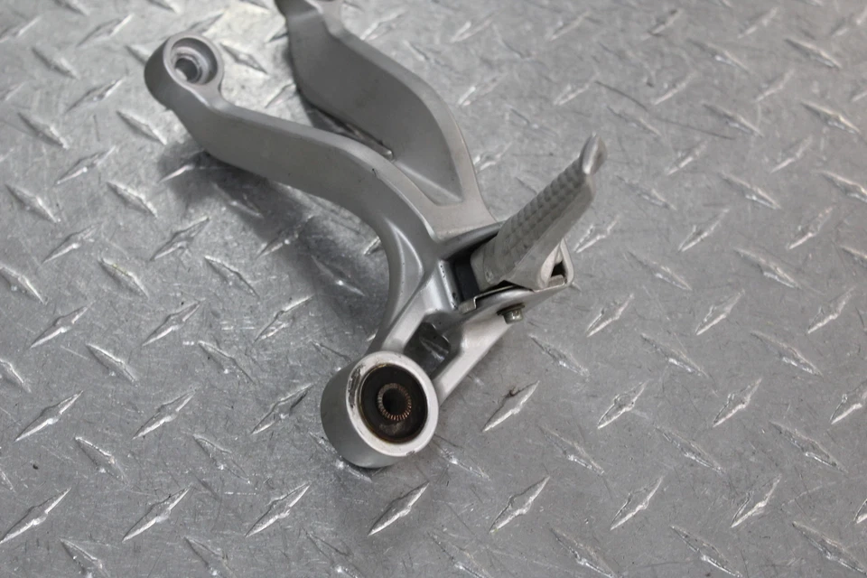 Suzuki GSXR600Z 2003 Limited clavija trasera derecha pasajero Foto 3 de 4