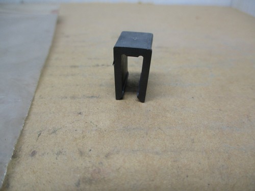 Ford CLIP D2TZ-7C072-B - Picture 2 of 3