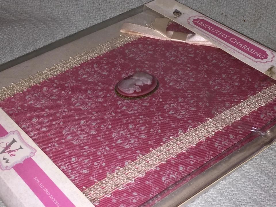 V-Style by Vivitar Absolutely Charming PINK Lifestyle Case For iPad ~ RJFP-1000 - Image 2 of 4