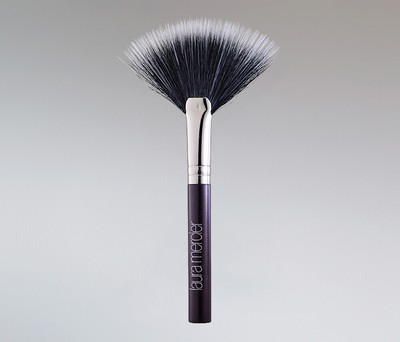 travel powder brush