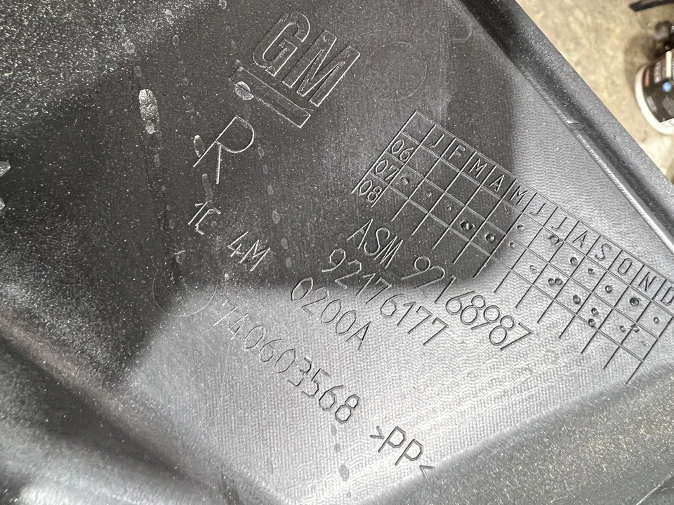 Juego de panel de llenado de moldura lateral asiento trasero Pontiac G8 O8-09 92172487 / 92172488 Foto 2 de 4