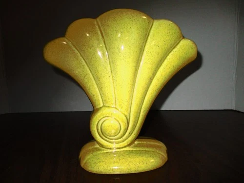Vintage EUC! Red Wing Art Pottery Yellow/Gold 7.5” Fan Vase #899 892 Granny