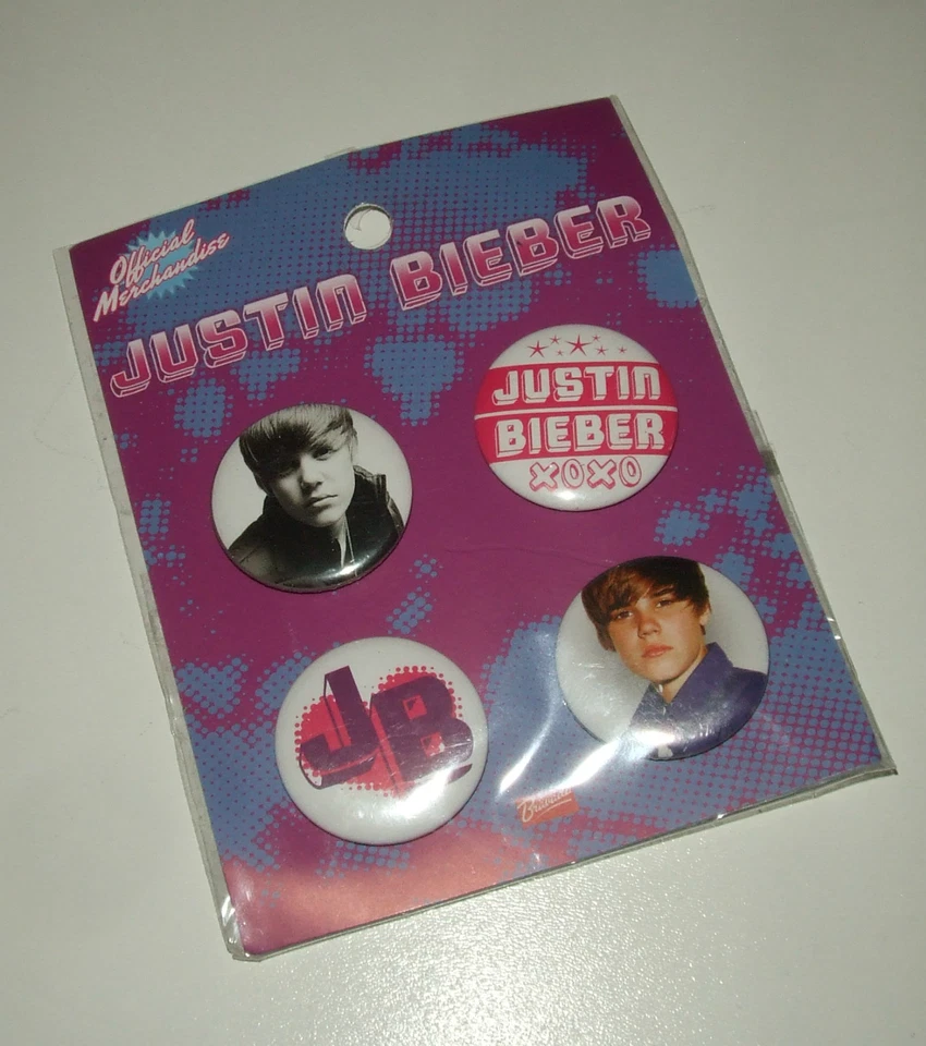 LOT DE 4 BADGES JUSTIN BIEBER - Photo 1/1