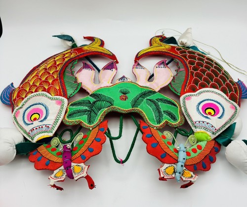 Padded and embroidered double fish and lotus hanging. - Picture 5 of 5