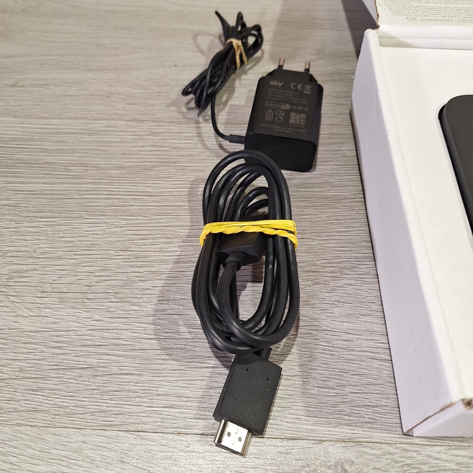 Sky Q Mini Box WiFi Internet Decoder Digitale Terrestre DVB T2 IP061 - Immagine 4 di 4