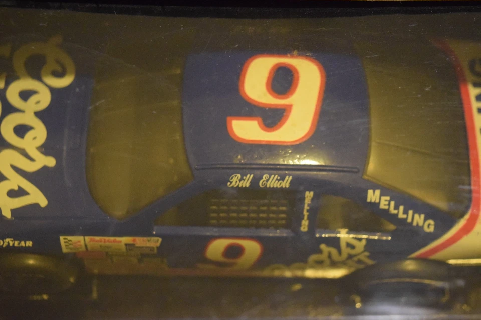 *RARE* 1992 Racing Champions Bill Elliott #9 Coors Light 1:24 Scale Ford T-Bird - Image 3 of 4