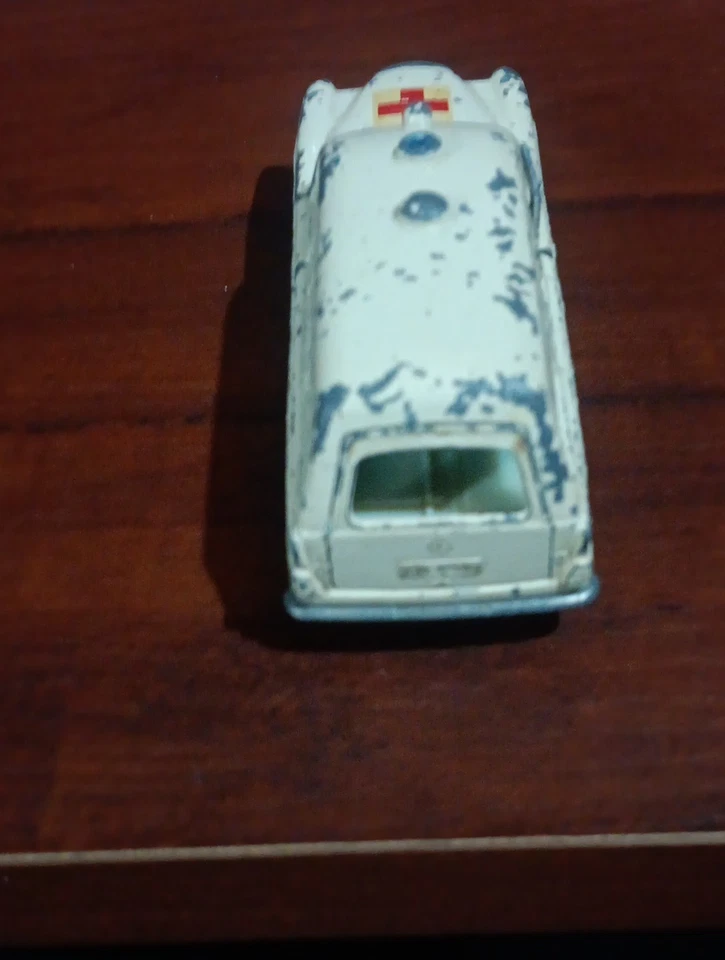 Ambulancia Mercedes Benz Matchbox Lesney King Size vintage, problemas de estado Asis Foto 4 de 4
