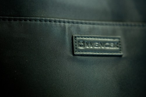 Swiss Gear Wenger Ana 16" Laptop Business Tote (Black) w/Pass-Thru Luggage Slide - 第 2/7 張圖片