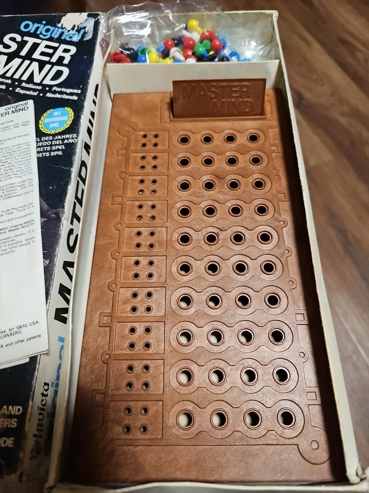 VINTAGE Original Mastermind Game 1972 100% COMPLETE! Good CONDITION INVICTA - Image 2 of 4