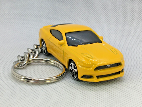 Ford Mustang GT 2015 (amarillo) hecho a medida llavero fundido a presión - Imagen 2 de 5