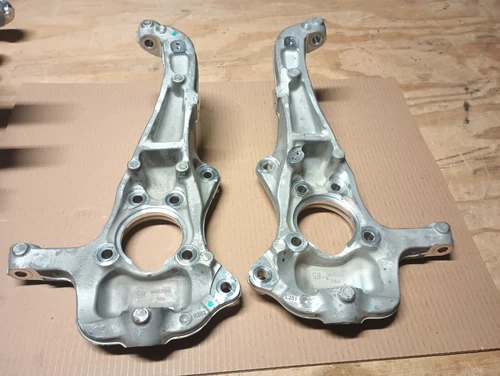 19'-2025' Chevy 1500 steering knuckle Left, Right OEM Set, 84453668,84453669