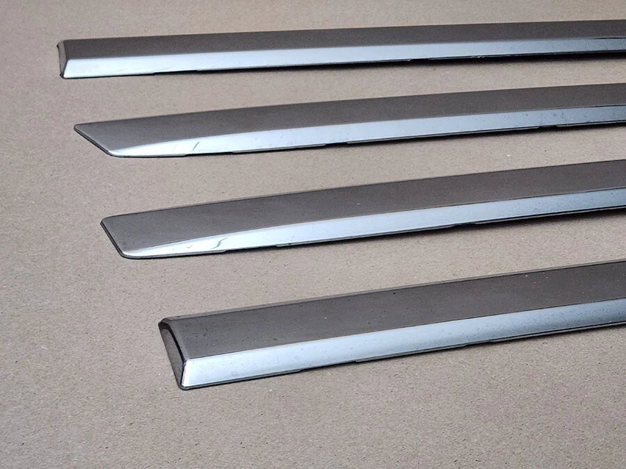 Juego de 4 molduras de puerta exterior cromadas para Chrysler Aspen Dodge Durango OE OEM Foto 2 de 4