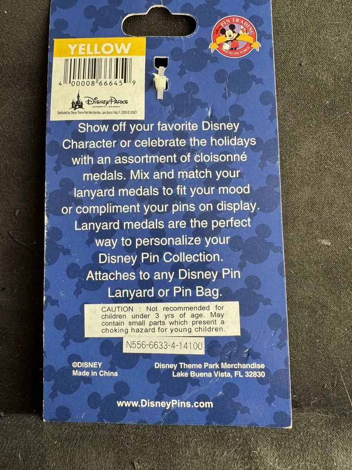 Llavero medalla cordón torreta maléfica en castillo de Disney Foto 3 de 3