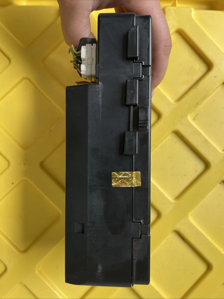 03-04 Nissan Murano Fuse Box Relay Control Module Unit 284B7-CA000 OEM - Image 3 of 4