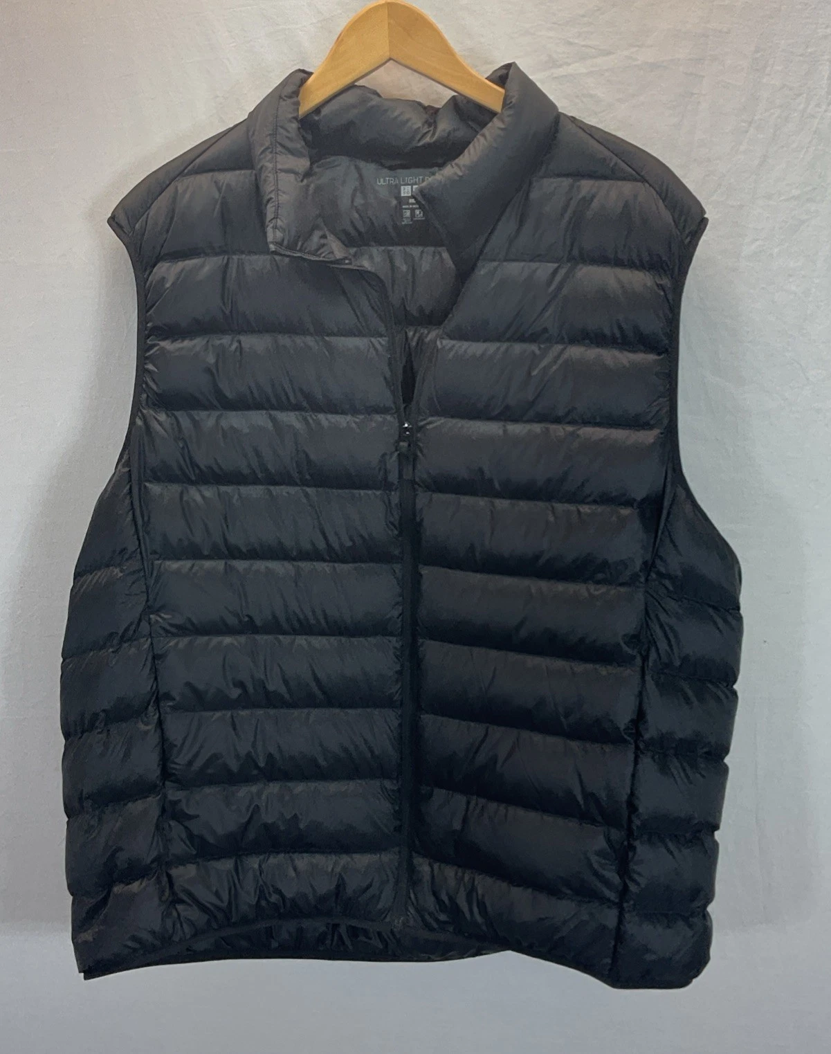 Uniqlo Vest Mens 3XL Black Ultra Light Down Puffer Jacket Hiking Casual Packable