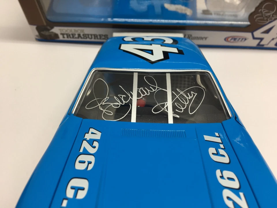 Richard Petty autografiado #43 1971 Road Runner 1/18 caja de herramientas tesoros Foto 4 de 4