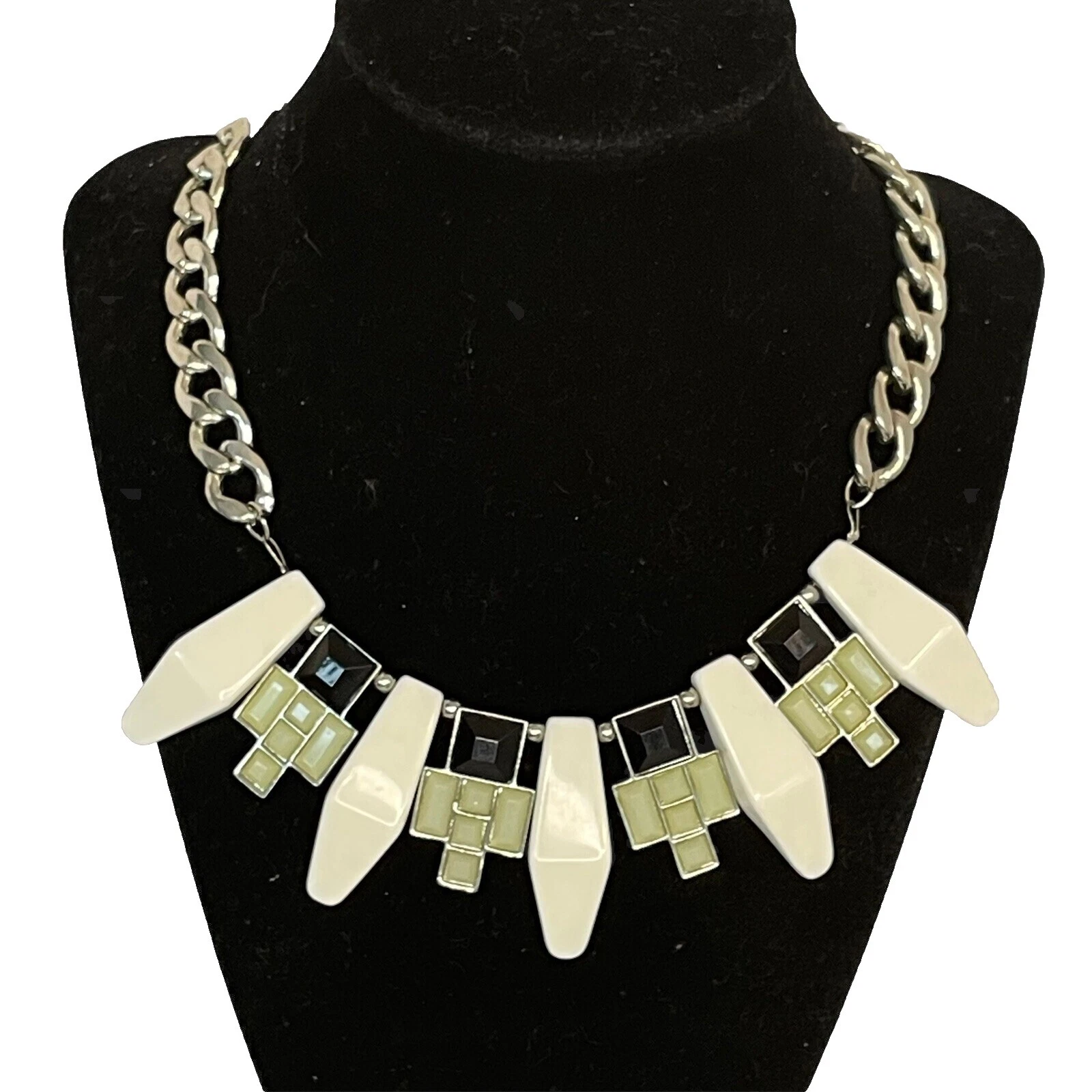 Babero Blanco Lucite Moda Collares y Colgantes