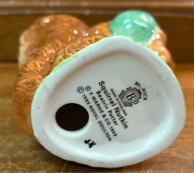 BESWICK ENGLAND　きたりすナトキン　 陶器オブジェ Lovely Vintage Beswick Beatrix Potter Squirrel Nutkin Porcelain