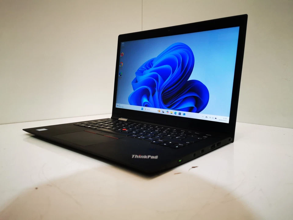 Lenovo X1 Yoga 2nd Gen 14" Laptop - 7th Gen i7/8GB RAM/256GB SSD -Minor Defect - Image 2 of 4