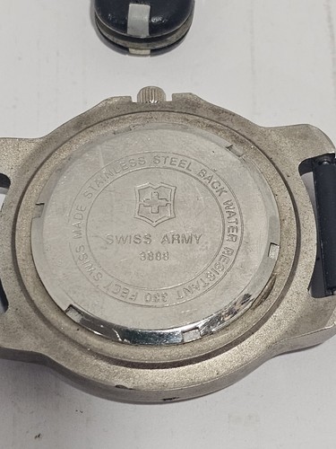 Vintage Swiss Army 3888 Watch Water Resistant-Stainless Steel And Swiss Knife - Picture 9 of 9
