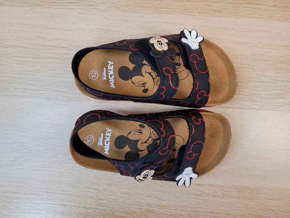 Sandálias Crocs Disney Mickey Mouse infantil tamanho 10 preto tamancos de caminhada em excelente estado usado - Imagem 4 de 4