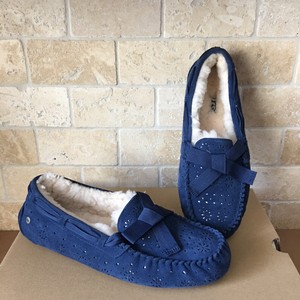 navy blue moccasins womens