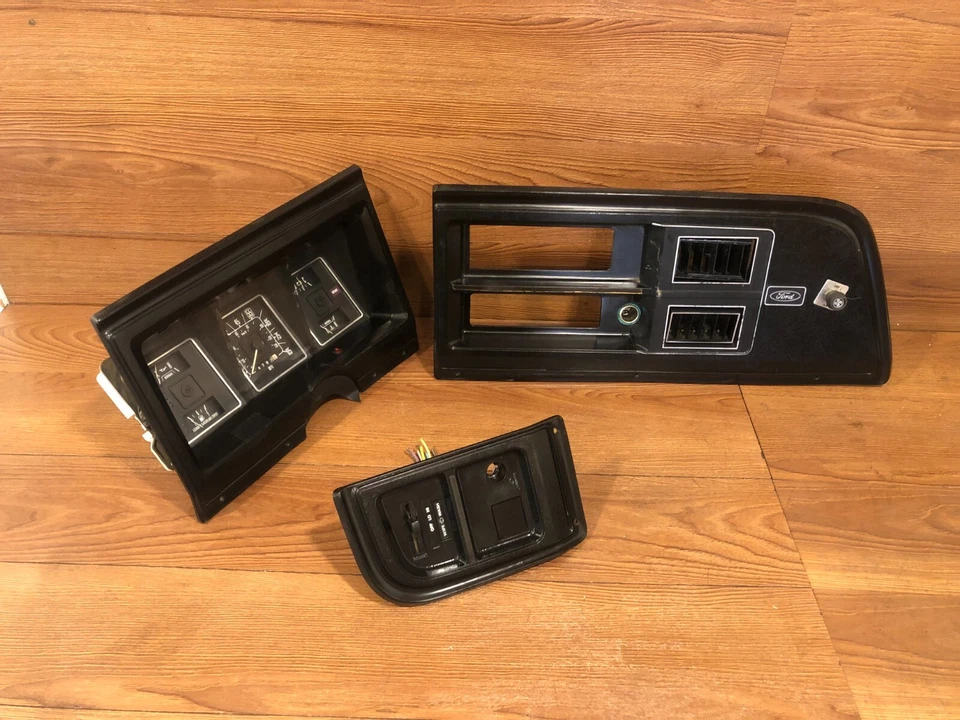 75-1991 FORD ECONOLINE VAN E150 E250 DASH CLUSTER VENT WOOD TRIM BEZEL PANEL OEM - Image 2 of 4