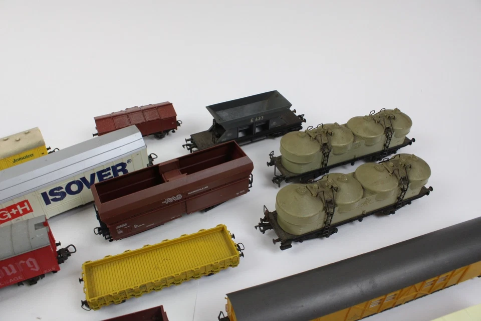 Bundle of 23 Freight Cars Various Manufacturer for hobbyists (455-30 H3) - Image 3 of 4