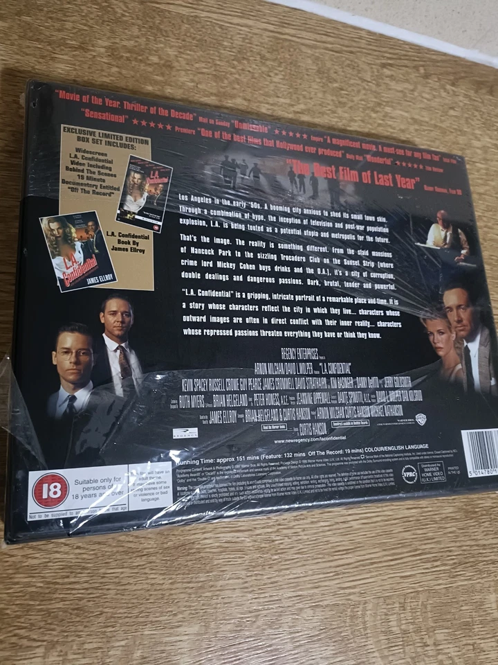 L.A. Confidential boxset VHS Video + Book, Special Edition ( still sealed), Rare - Image 2 of 3