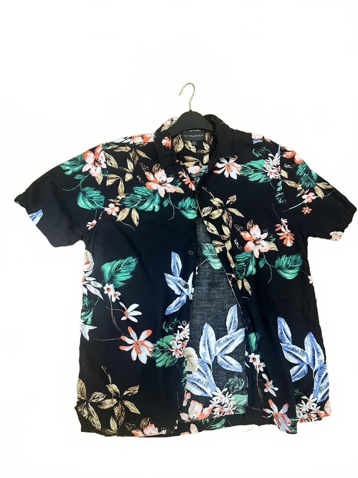 No Boundaries Men's Medium Black Floral Button-Up Shirt