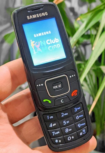 Samsung SGH-C300 Slider (Unlocked) Mobile Phone Excellent Condition - Picture 4 of 10