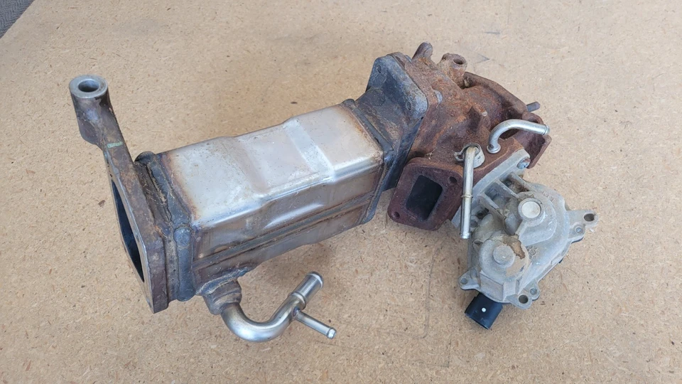 GMC 2011 6,6 L Duramax LML EGR enfriador (trasero) 12635704 con válvula EGR Foto 2 de 4