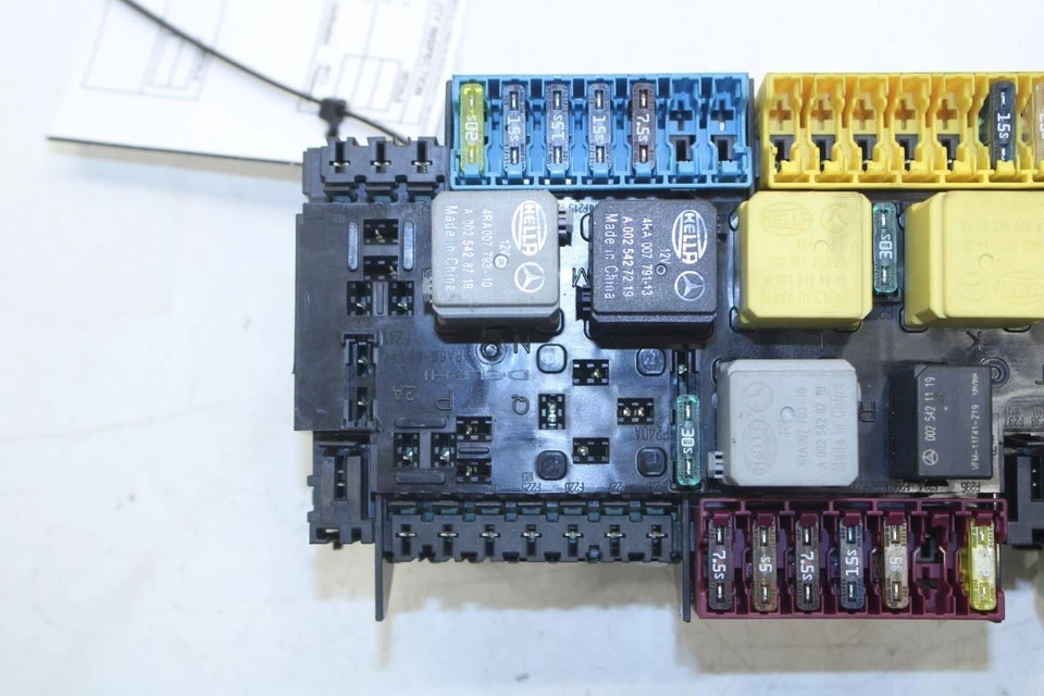 12-15 Mercedes-Benz ML350 3,5 л RWD моторный отсек правая сторона предохранитель реле распределительная коробка - Изображение 3 из 4