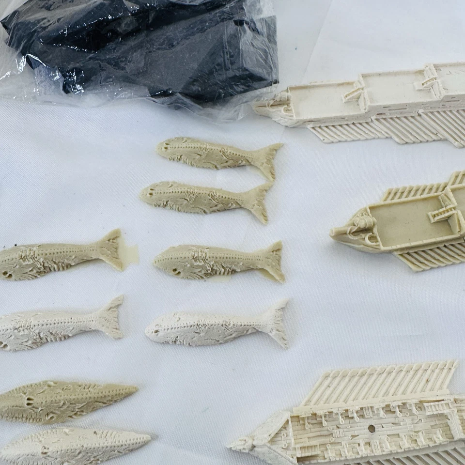 The Uncharted Seas Bone Griffons Starter Fleet SIN PINTAR Bone Cruiser Maggot Foto 3 de 4