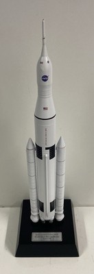 NASA Saturn V Space Launch Systems (SLS) Executive Model - Lockheed Martin 1/200