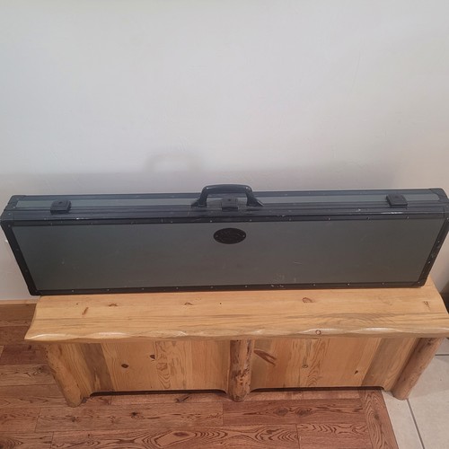 Rifle Shotgun Hard Metal Gun Case RMEF Rocky Mountain Elk Foundation With Keys