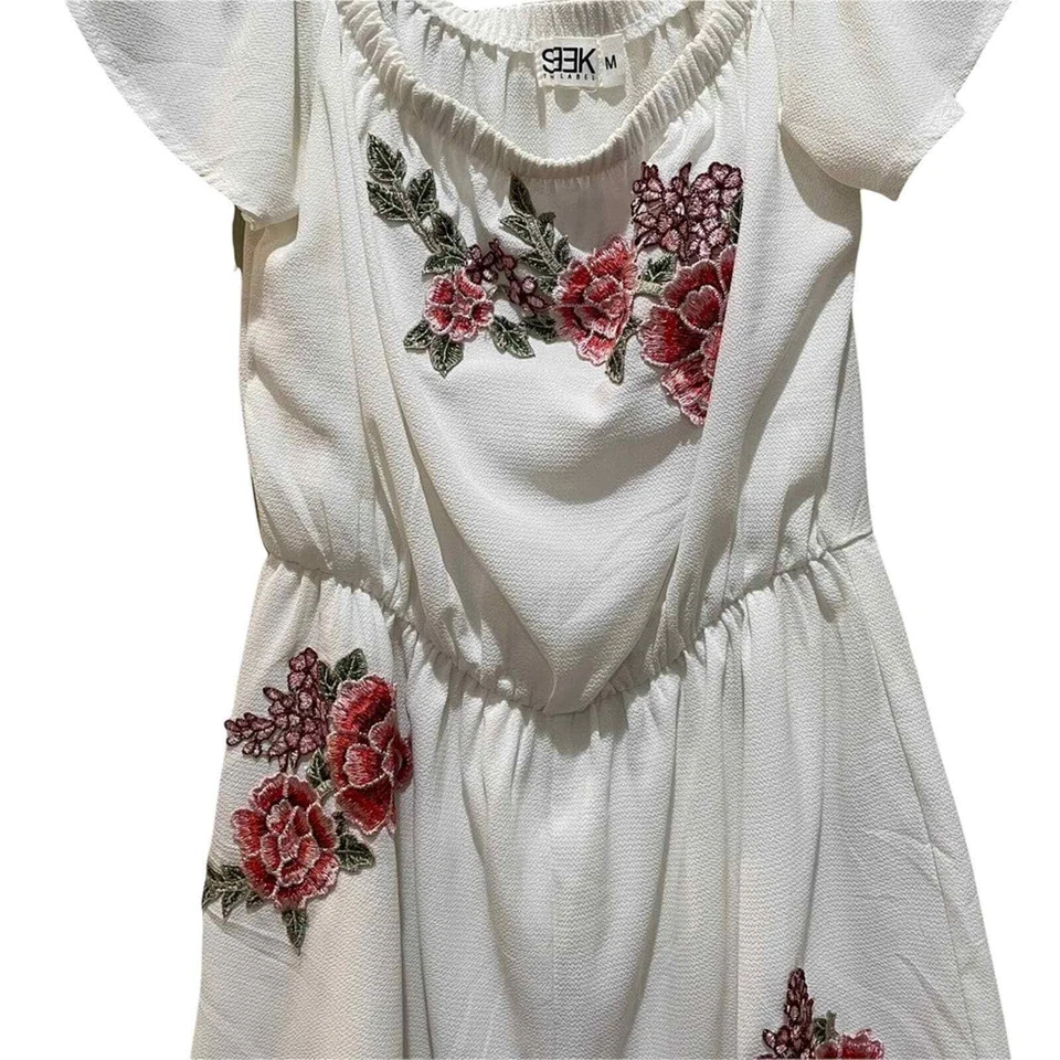 LF Seek the Label Off Shoulder Rose Embroidered Romper White Size Medium - Image 4 of 4