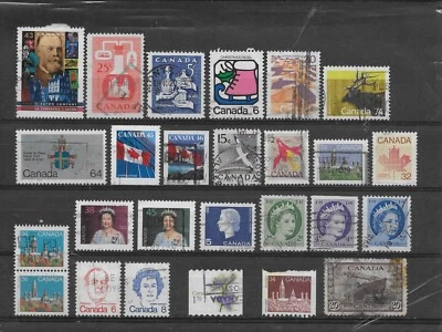 Lot de 26 timbres de CANADA anciens Drapeau REINE ELISABETH + cartes postales - Photo 1/3