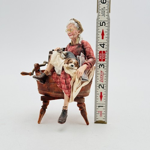Artisan MARCIA BACKSTROM Laundry Lady W/ Dog Doll 2002 Dollhouse Miniature RARE - Picture 2 of 14
