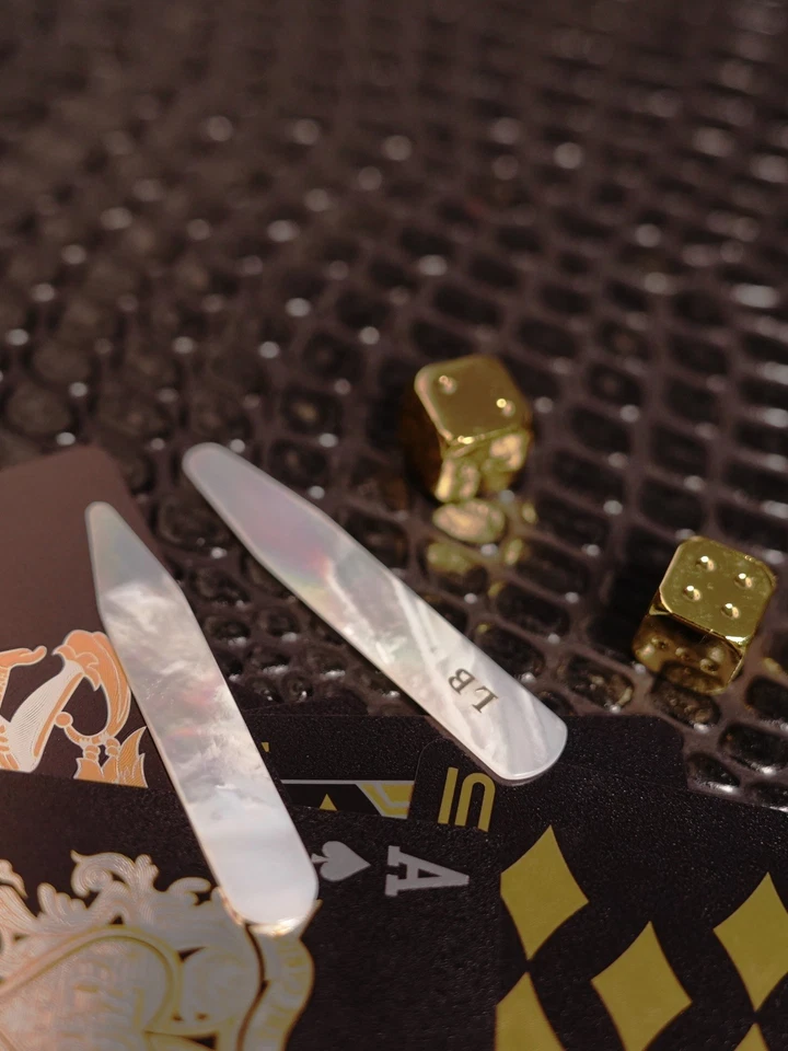 Collar nácar estancias - Regalo de lujo para hombre - Diseño personalizado inicial dorado Foto 2 de 3