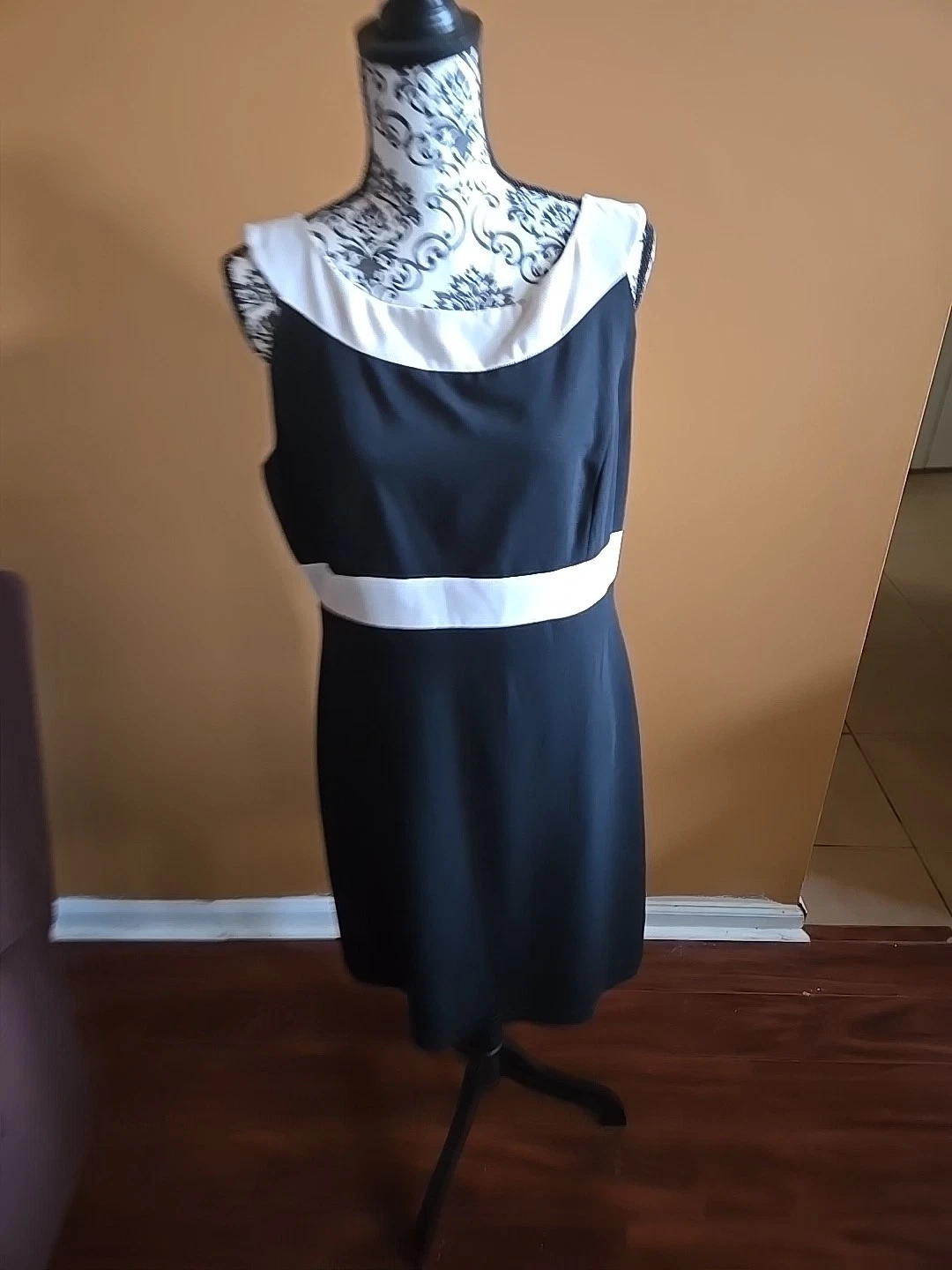 VETEMENTS Giacca bianca e nera con abito combinato Liz Claiborne