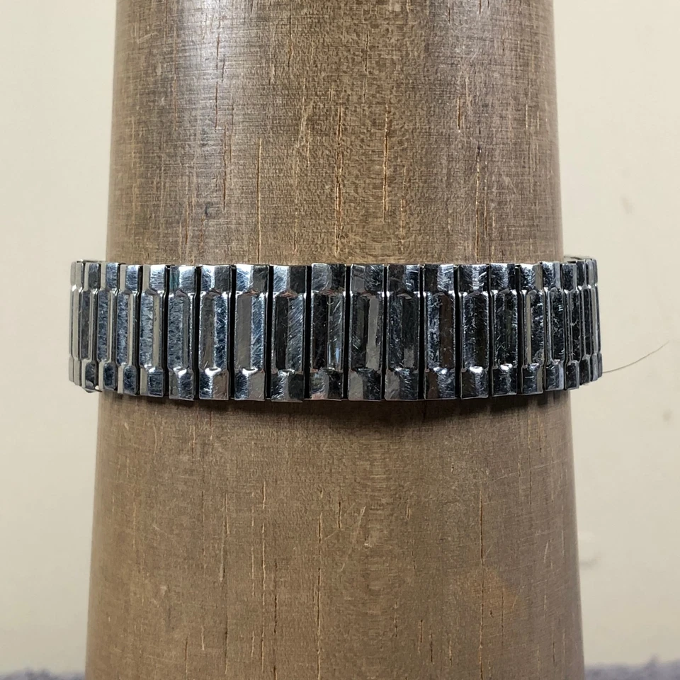 Swiss Army Men 1288 Military Date Silver Expansion Band Quartz 36mm Watch 7 3/4" - Image 4 of 4