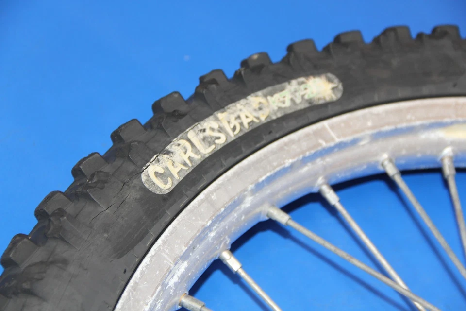 93-98 KX250 KX125 KX500 1993 llanta delantera radios centrales buje husillo rotor neumático Foto 3 de 4