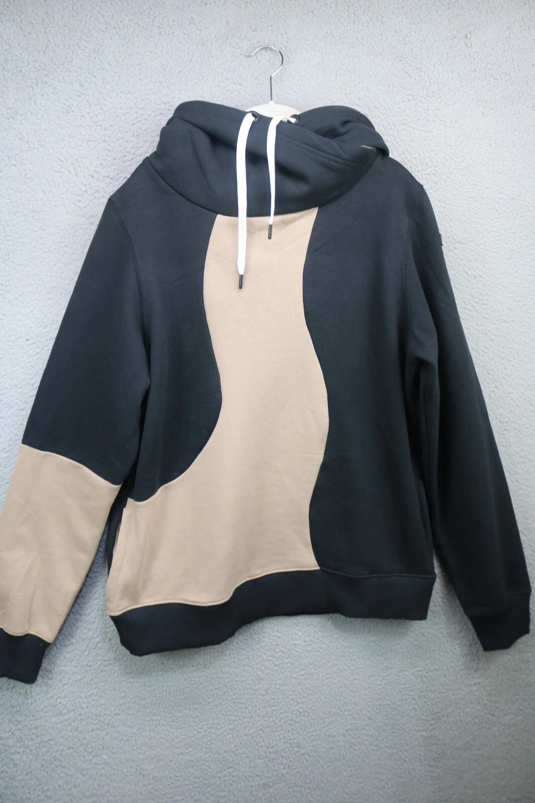 Local Interstellar Outfitters Fleece-Lined Hooded Sweatshirt-XL-Thick-Quilted
Opens in a new window